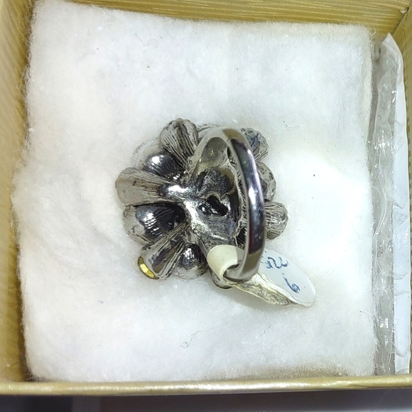 Bursting Crystals Cocktail Ring - Picture 8 of 12